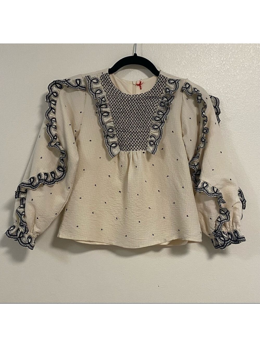 Ruffle Blouse Women’s Size Small white black Cropped Embroidered Ruffle Top